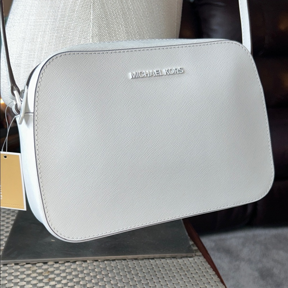 Michael Khors White Crossbody Bag Med Size purse that matches every outfit. - Picture 7 of 7